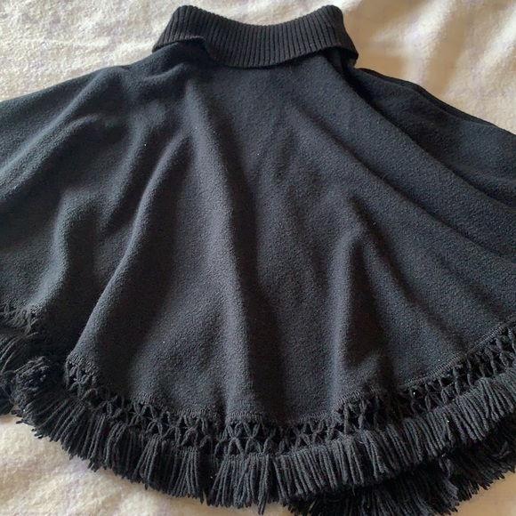 Poncho - Picture 2 of 4